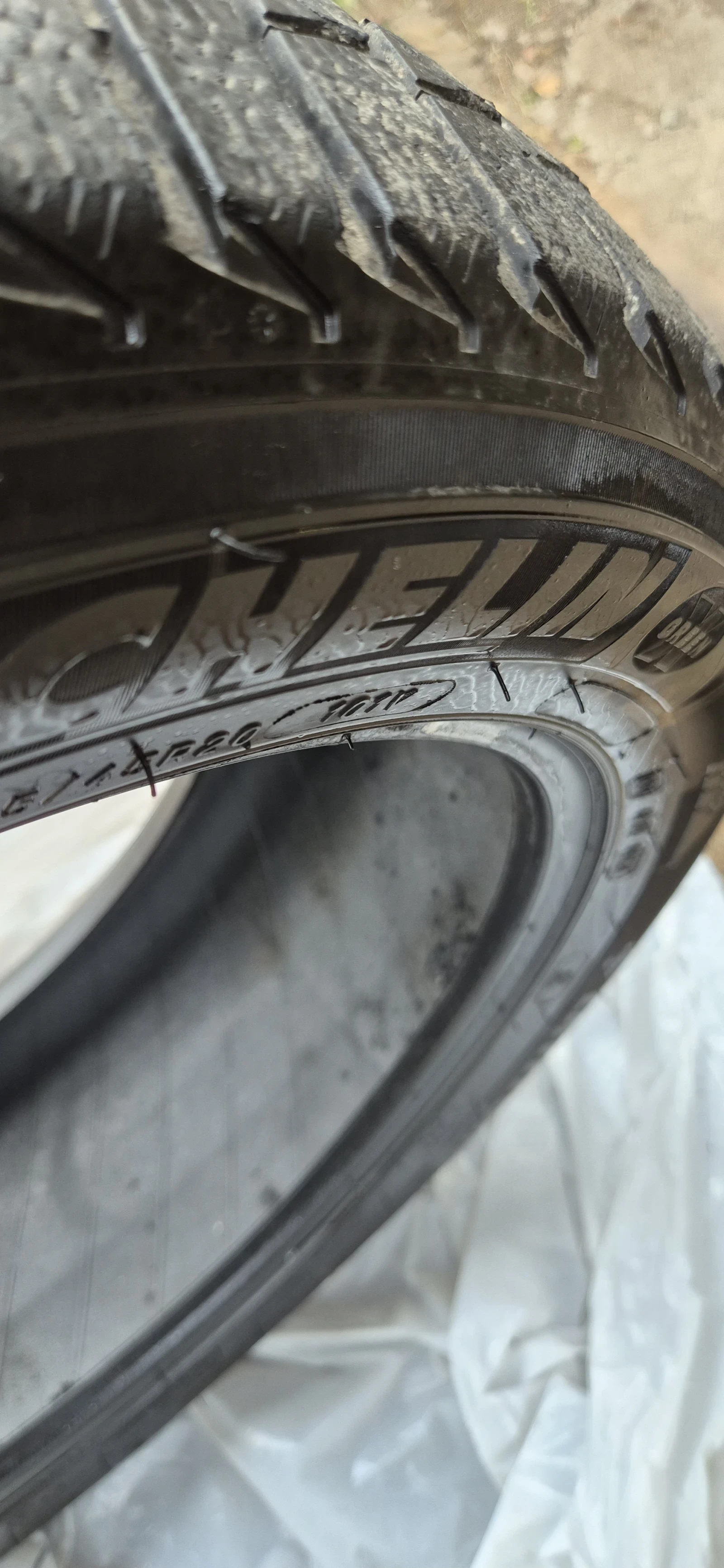 Гуми Зимни 255/45R20