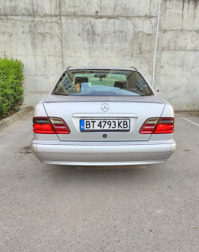 Mercedes-Benz E 220 2.2, снимка 2 - Автомобили и джипове - 45093961