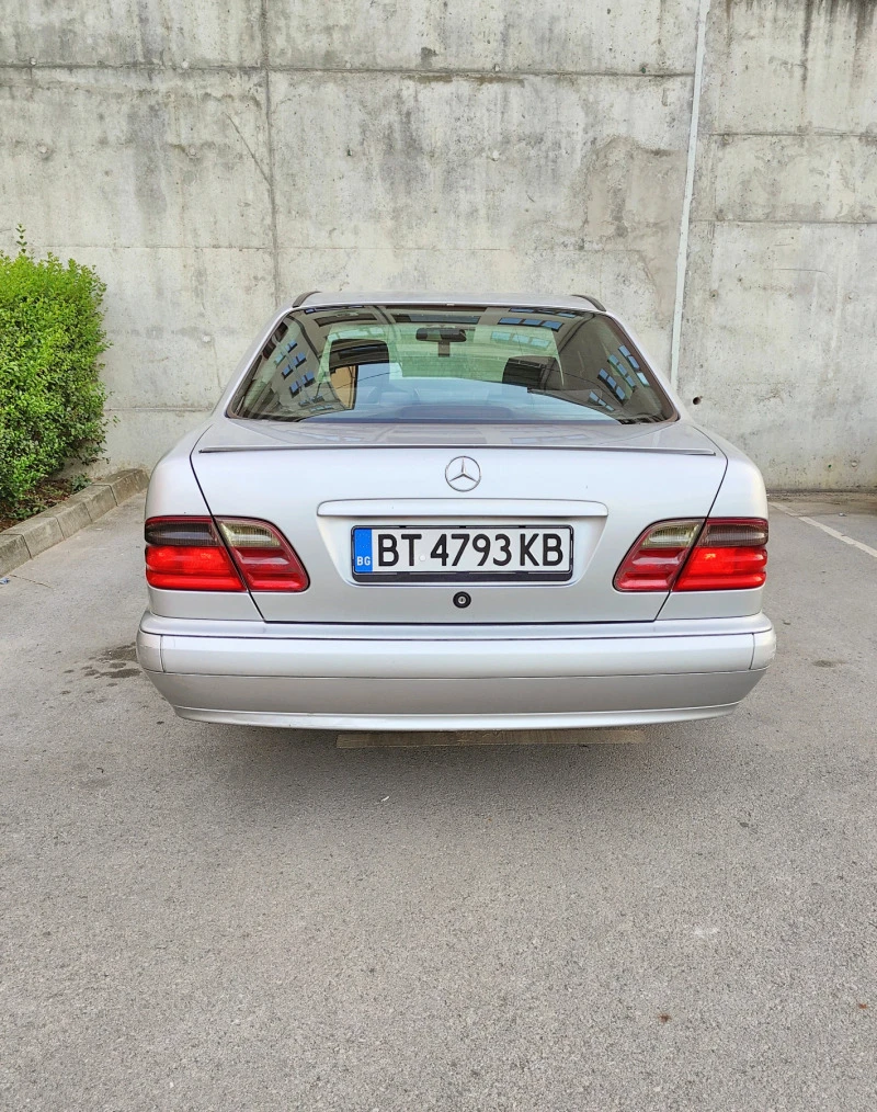 Mercedes-Benz E 220 2.2, снимка 2 - Автомобили и джипове - 47494047