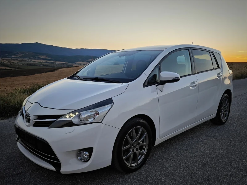 Toyota Verso * Avtomat* Navi* 7Mesta* Panorama* , снимка 1 - Автомобили и джипове - 47225587