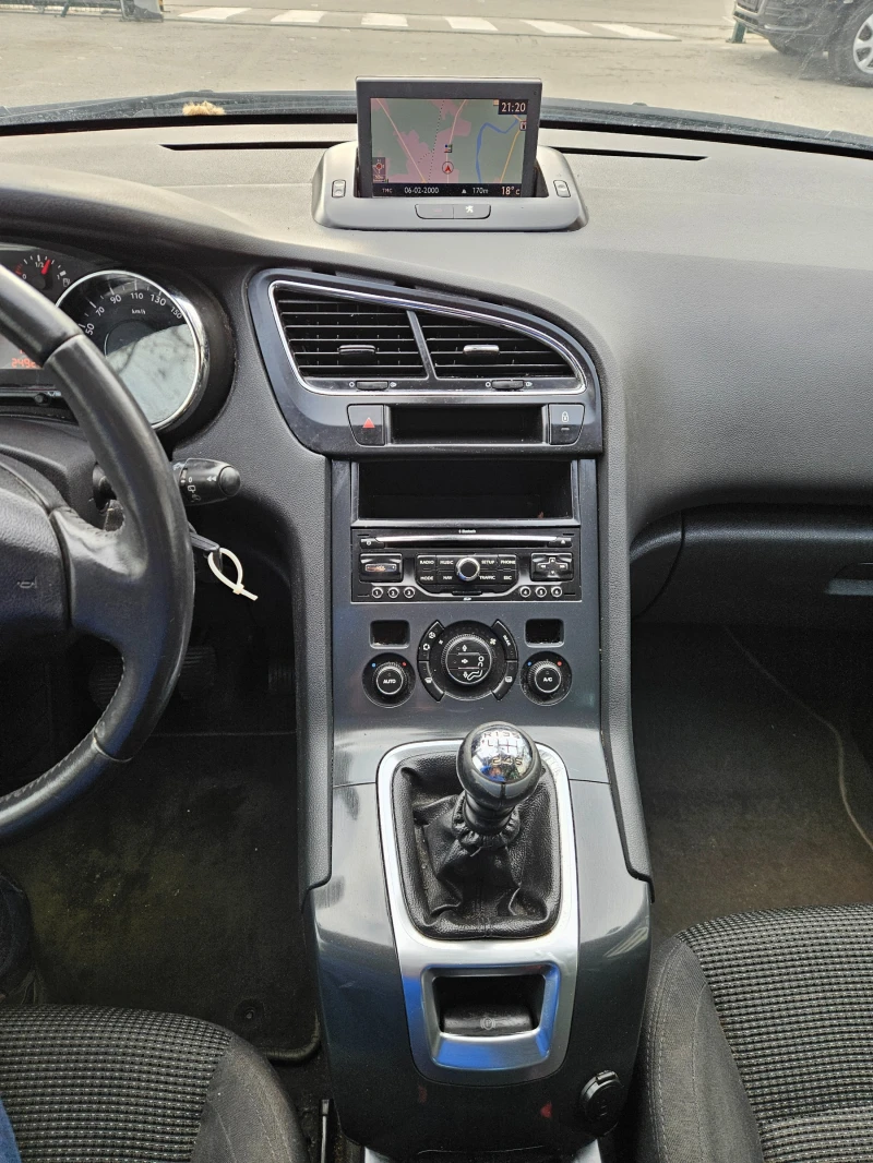 Peugeot 5008 1.6 HDI, снимка 11 - Автомобили и джипове - 49139310