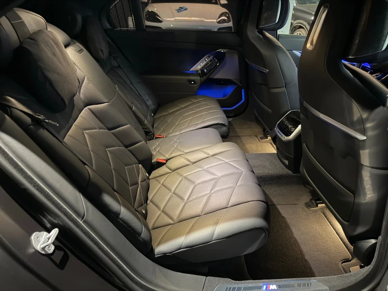 BMW 740 d xDrive M ел. врати B&W, снимка 15 - Автомобили и джипове - 52333330