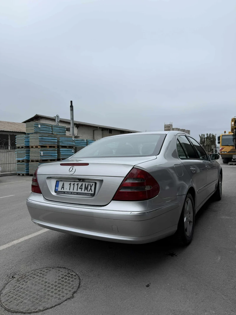 Mercedes-Benz E 220, снимка 6 - Автомобили и джипове - 52892572