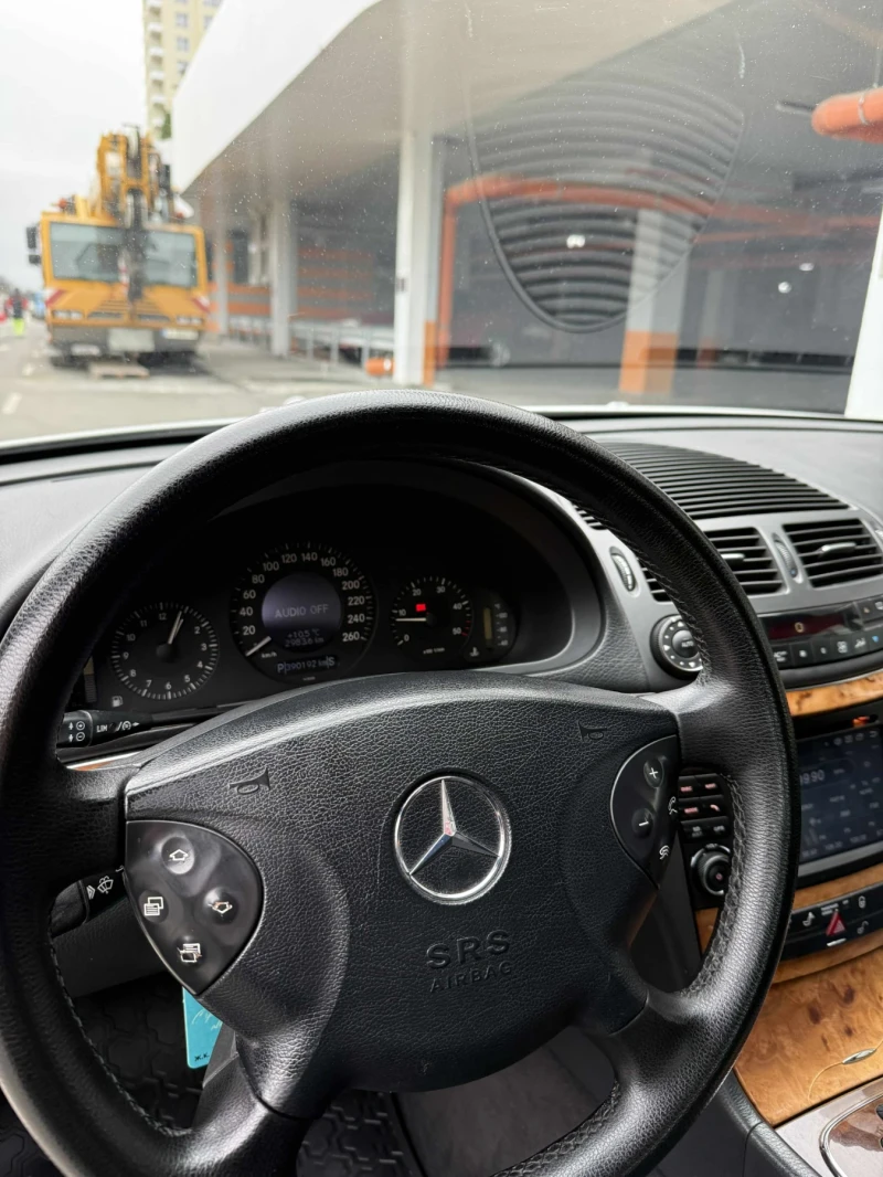 Mercedes-Benz E 220, снимка 10 - Автомобили и джипове - 52892572