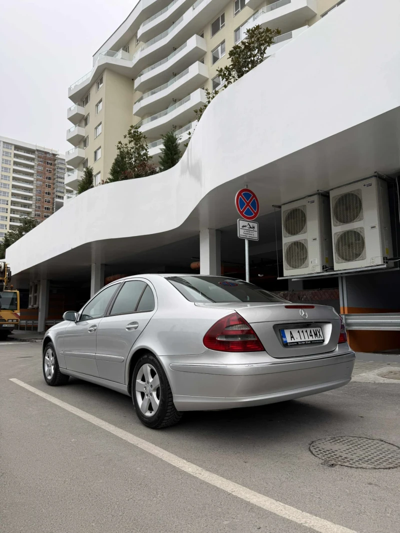 Mercedes-Benz E 220, снимка 7 - Автомобили и джипове - 52892572