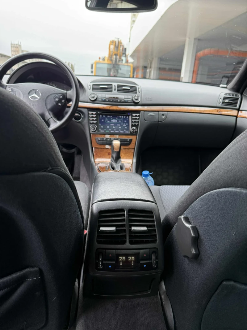 Mercedes-Benz E 220, снимка 13 - Автомобили и джипове - 52892572