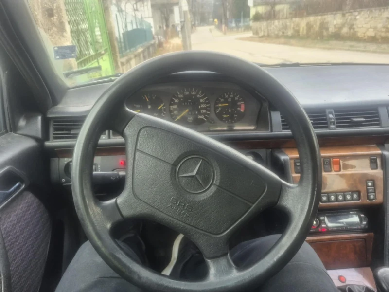 Mercedes-Benz 124, снимка 5 - Автомобили и джипове - 53133401