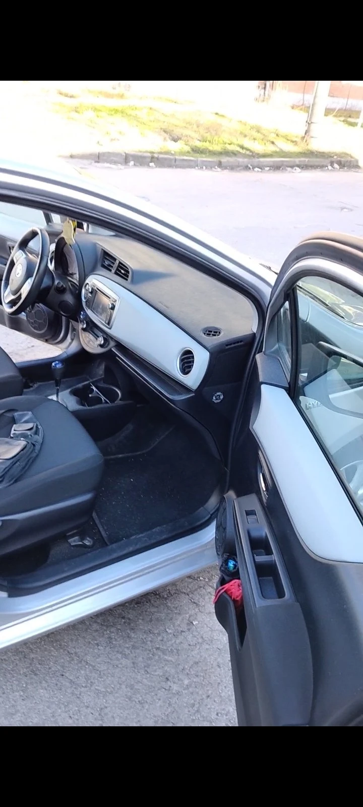 Toyota Yaris Hybrid, снимка 15 - Автомобили и джипове - 53859479