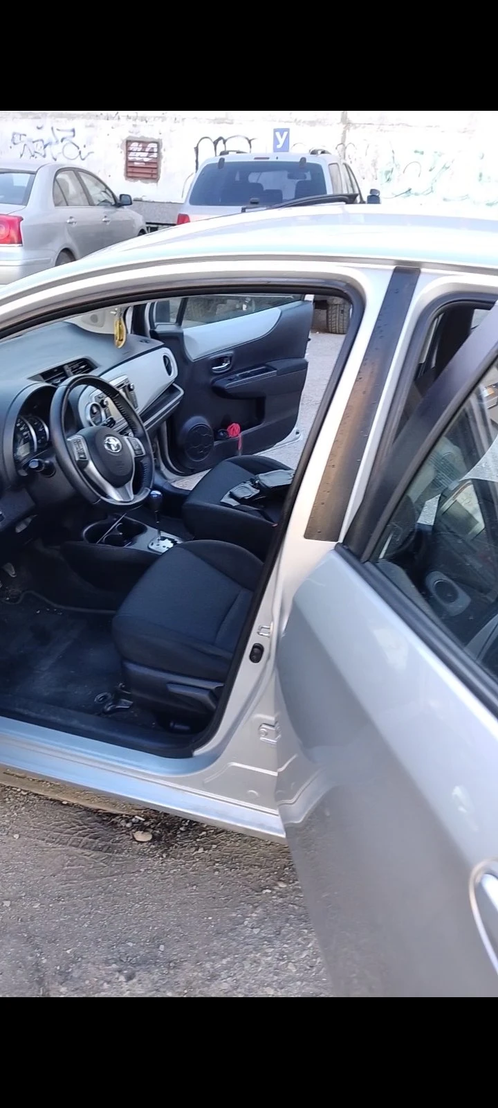 Toyota Yaris Hybrid, снимка 11 - Автомобили и джипове - 53859479