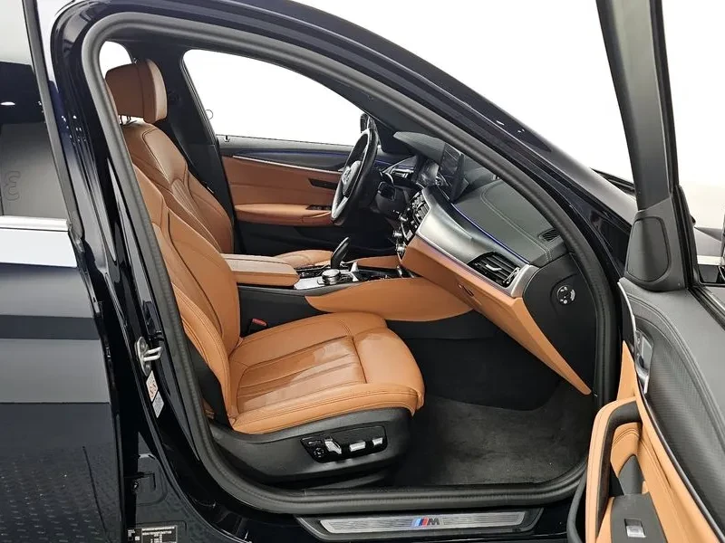 BMW 520  M Sports, снимка 11 - Автомобили и джипове - 56224606