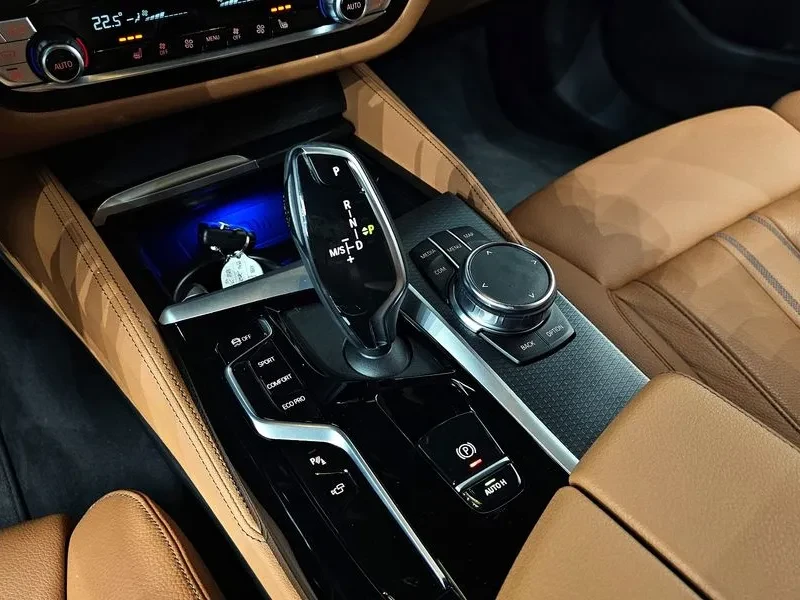 BMW 520  M Sports, снимка 9 - Автомобили и джипове - 56224606