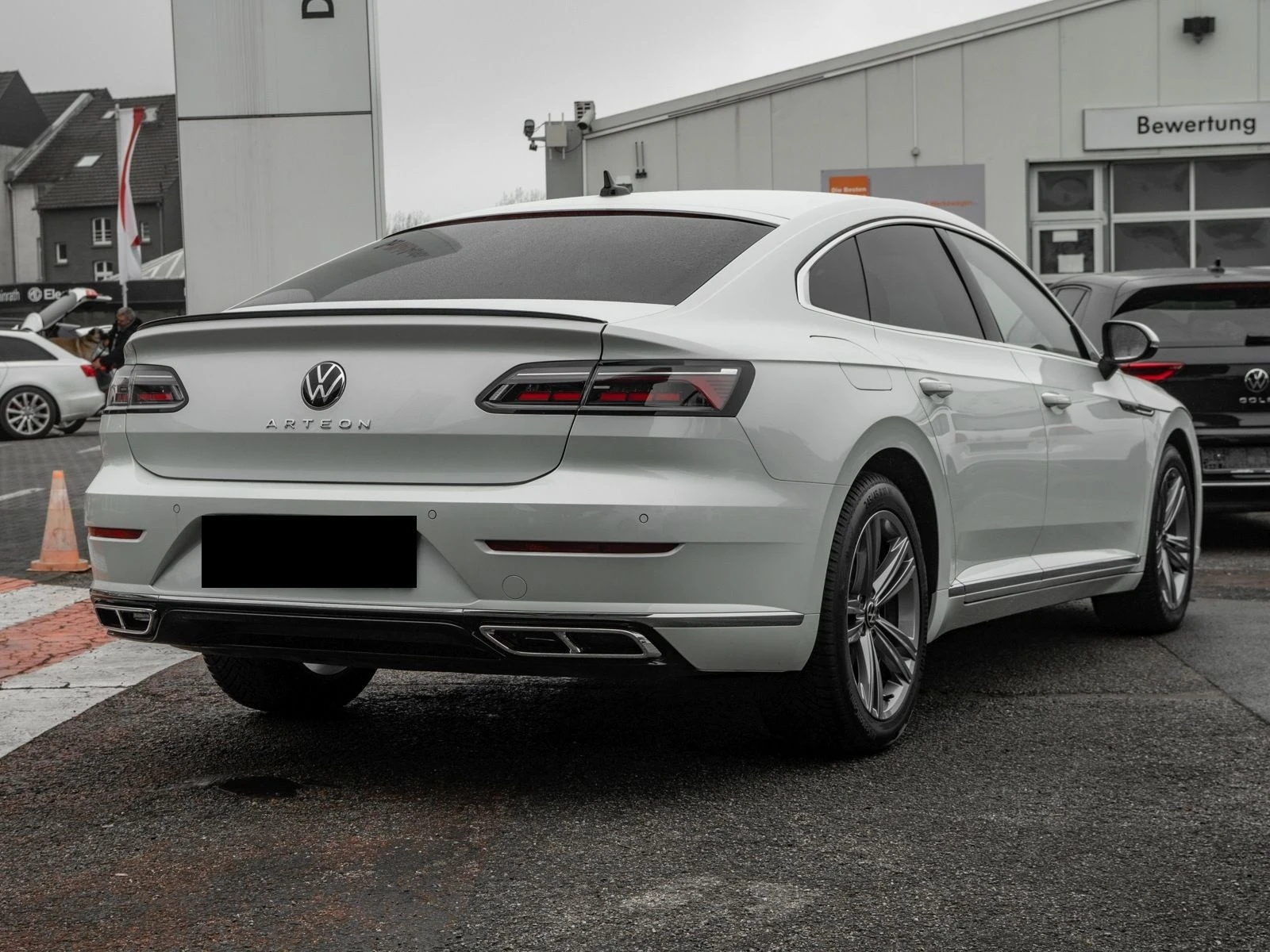 VW Arteon 2.0 TDI*R-Line*FLA*Massage*LM*LED*KeyLess - изображение 2