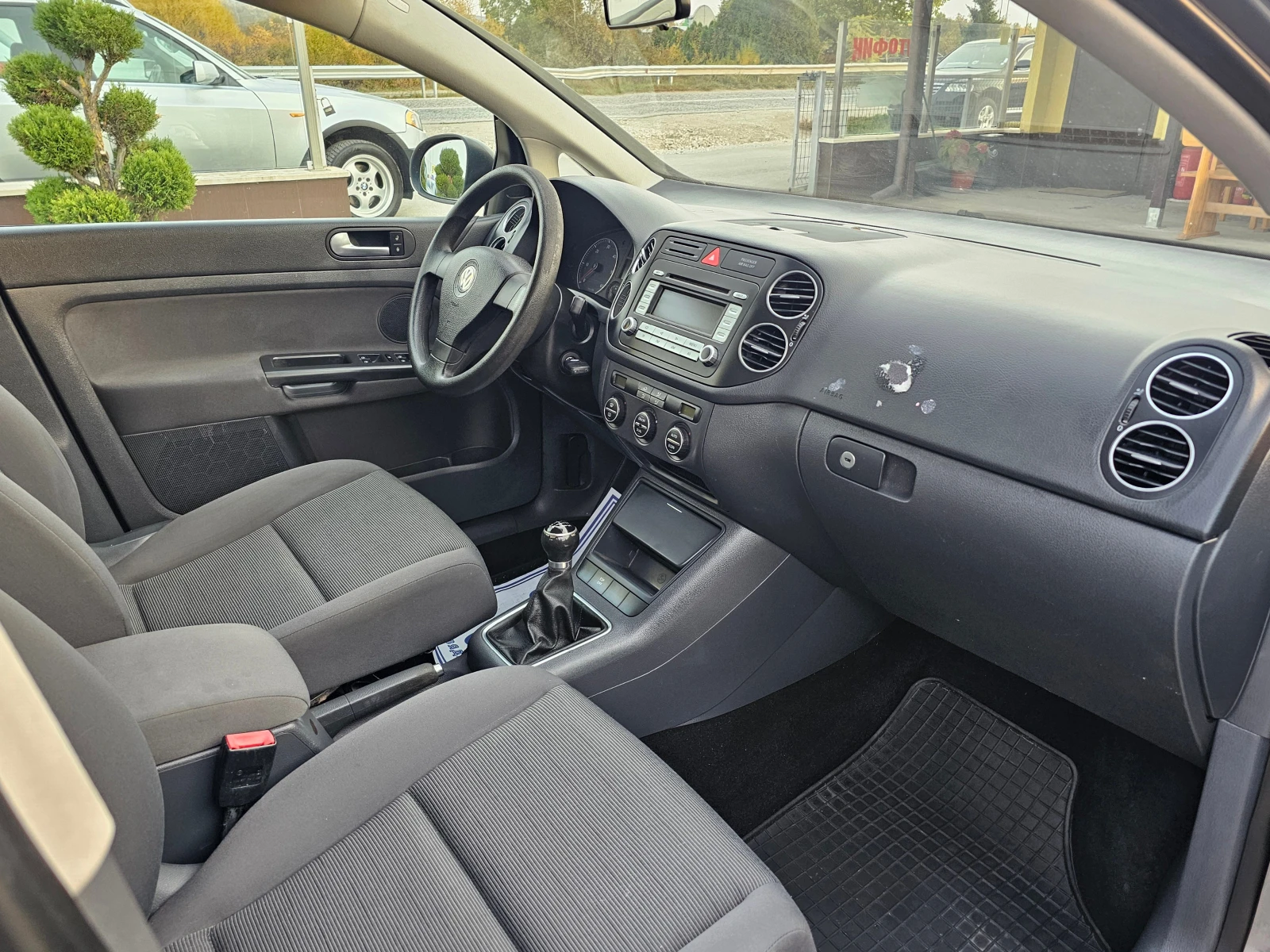 VW Golf Plus 1.9 TDI КЛИМАТРОНИК 90 кс  - изображение 9