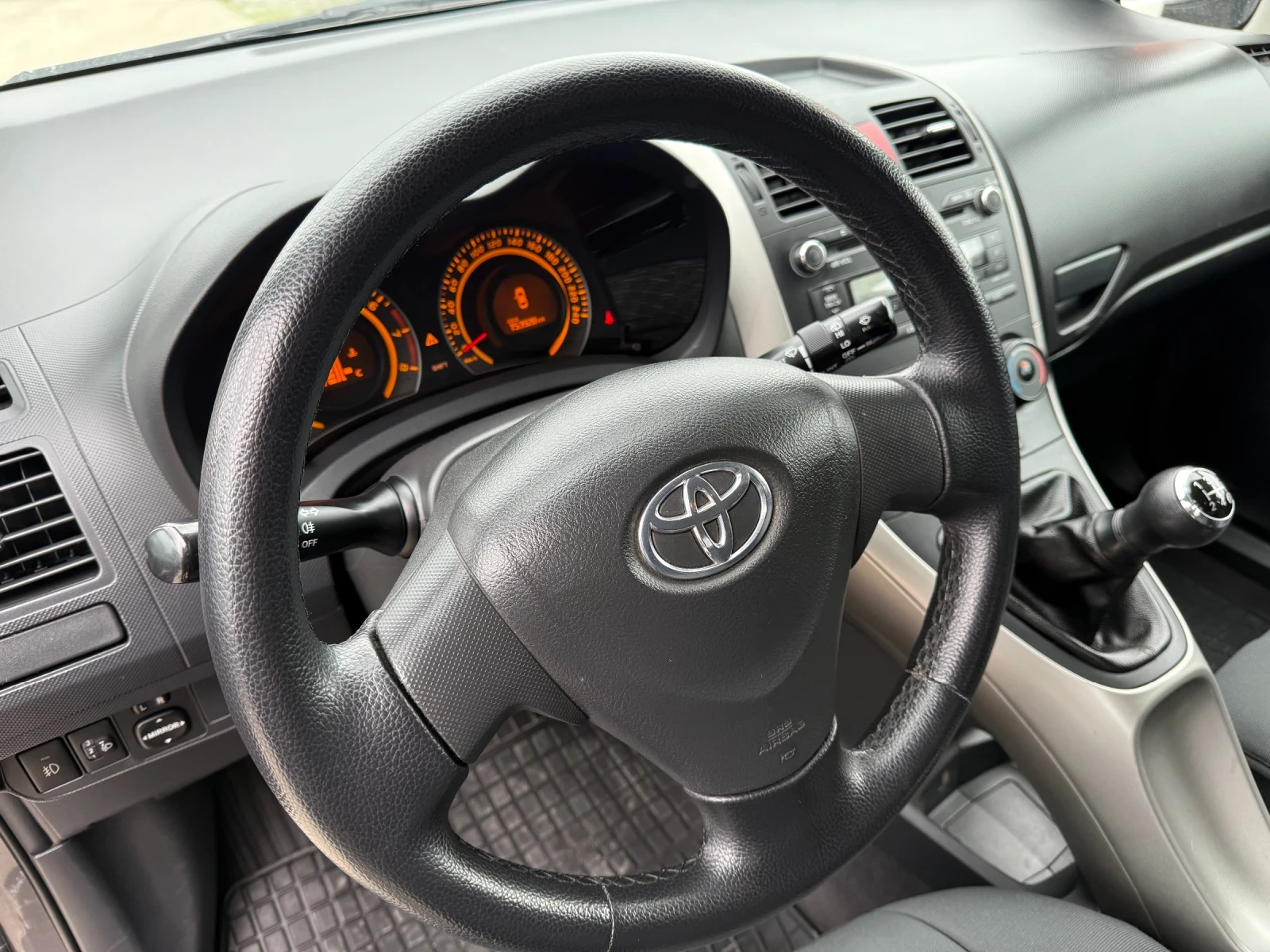 Toyota Auris 1.4 VVTI 97ps  - изображение 9