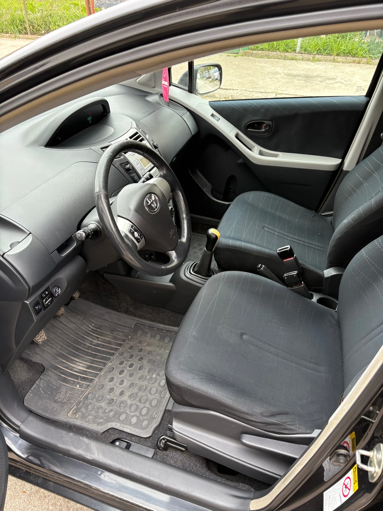 Toyota Yaris  - изображение 8