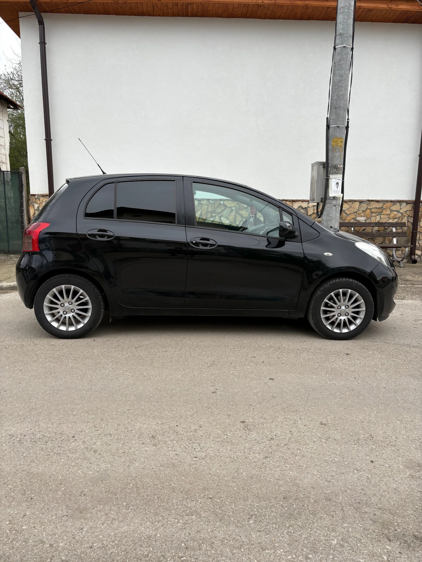 Toyota Yaris  - изображение 2