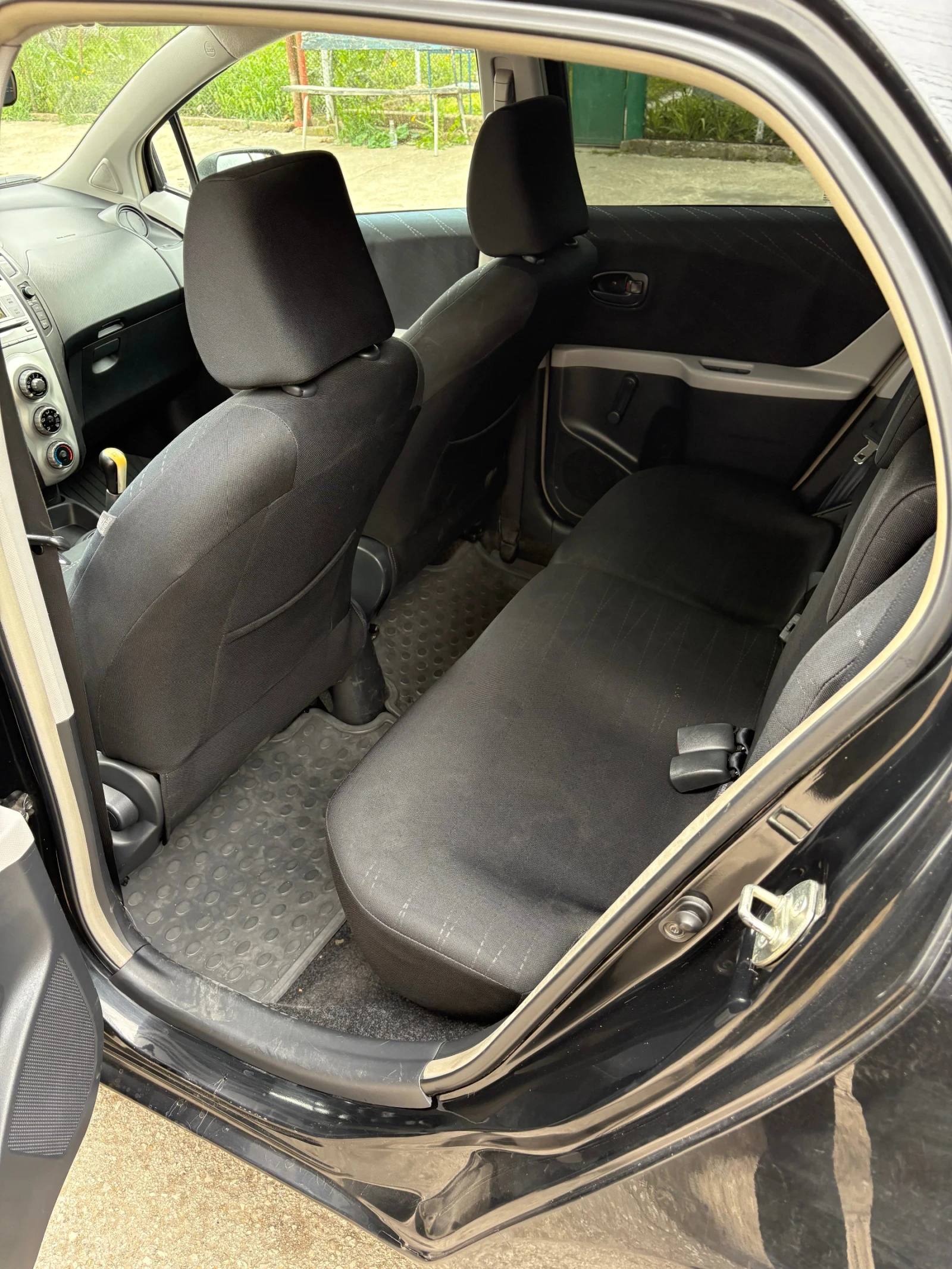 Toyota Yaris  - изображение 7