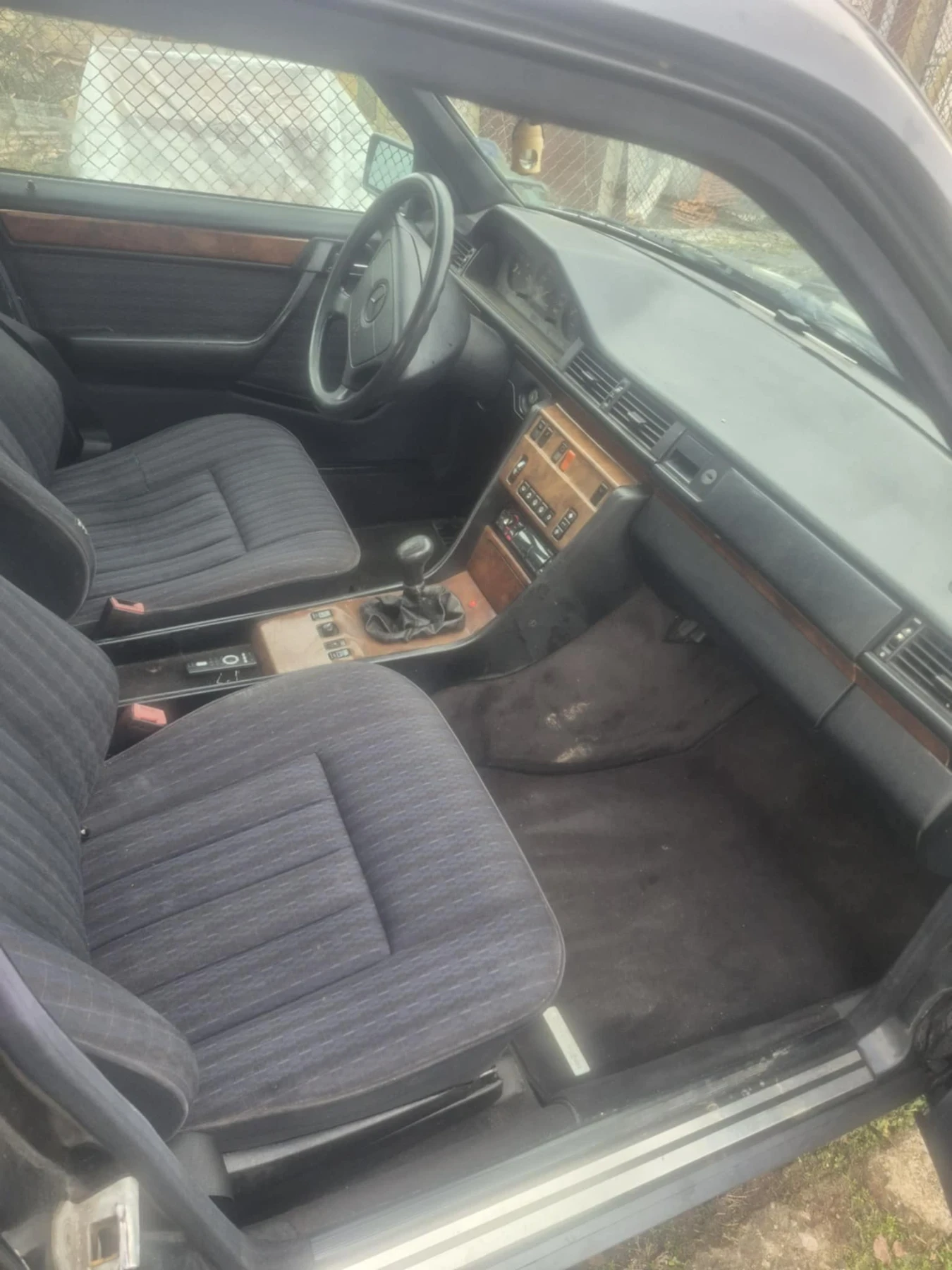 Mercedes-Benz 124  - изображение 7