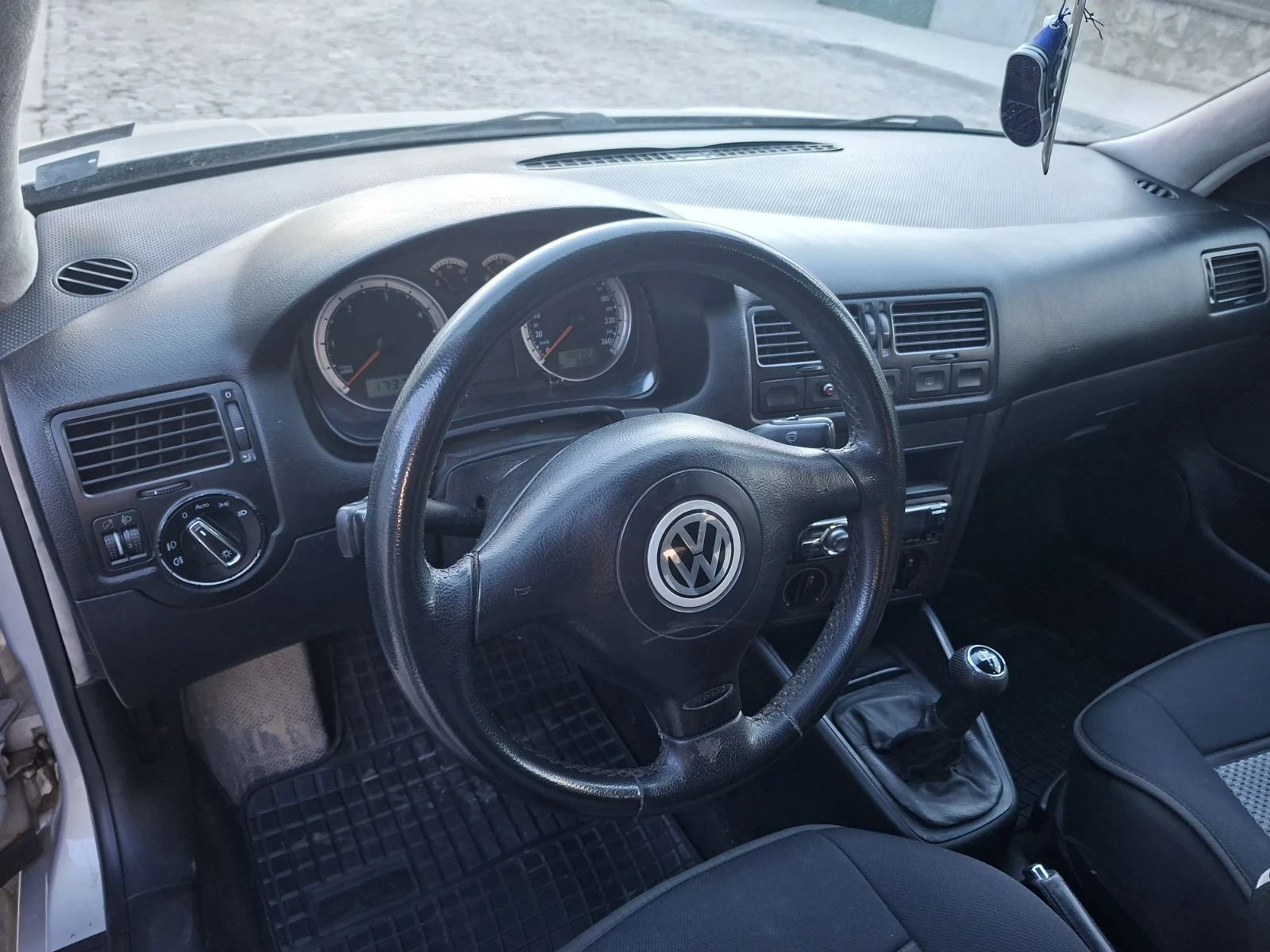 VW Golf 1.9 TDI, снимка 6 - Автомобили и джипове - 53758125