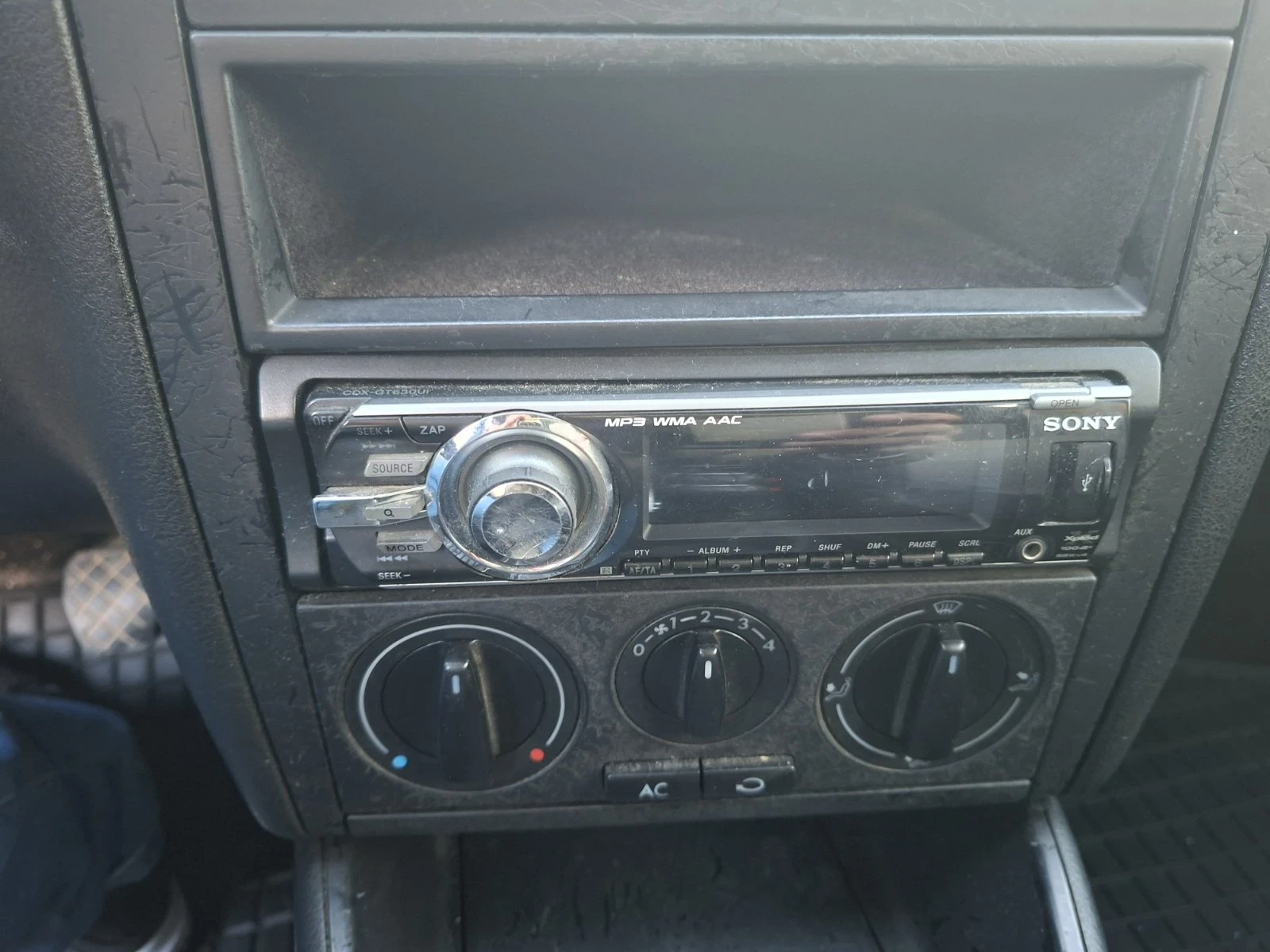 VW Golf 1.9 TDI, снимка 7 - Автомобили и джипове - 53758125