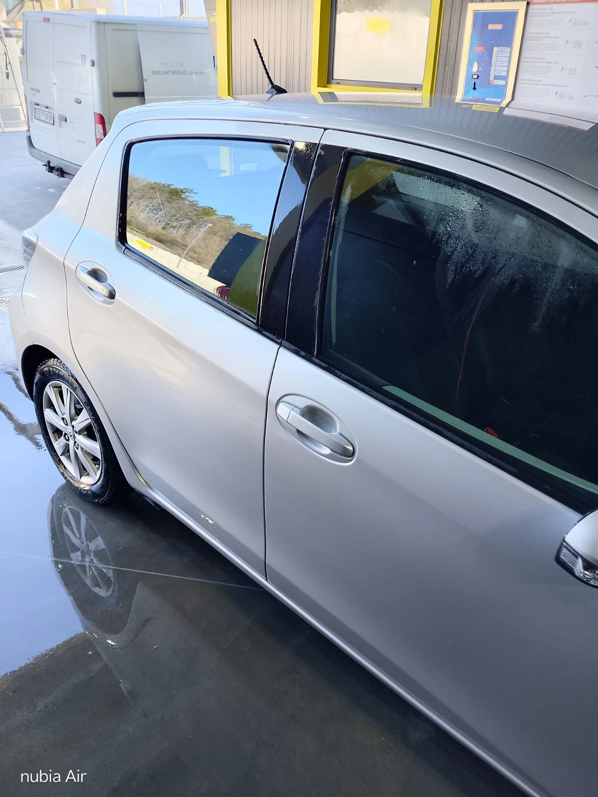 Toyota Yaris Hybrid, снимка 9 - Автомобили и джипове - 53859479