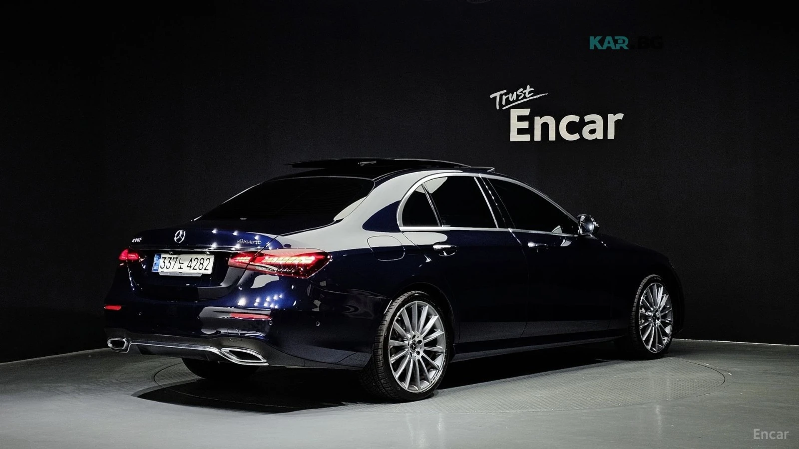 Mercedes-Benz E 350 4MATIC* AMG LINE* LКОЖА* ПОДГРЕВ* BURMASTER* PANO*, снимка 2 - Автомобили и джипове - 55355196