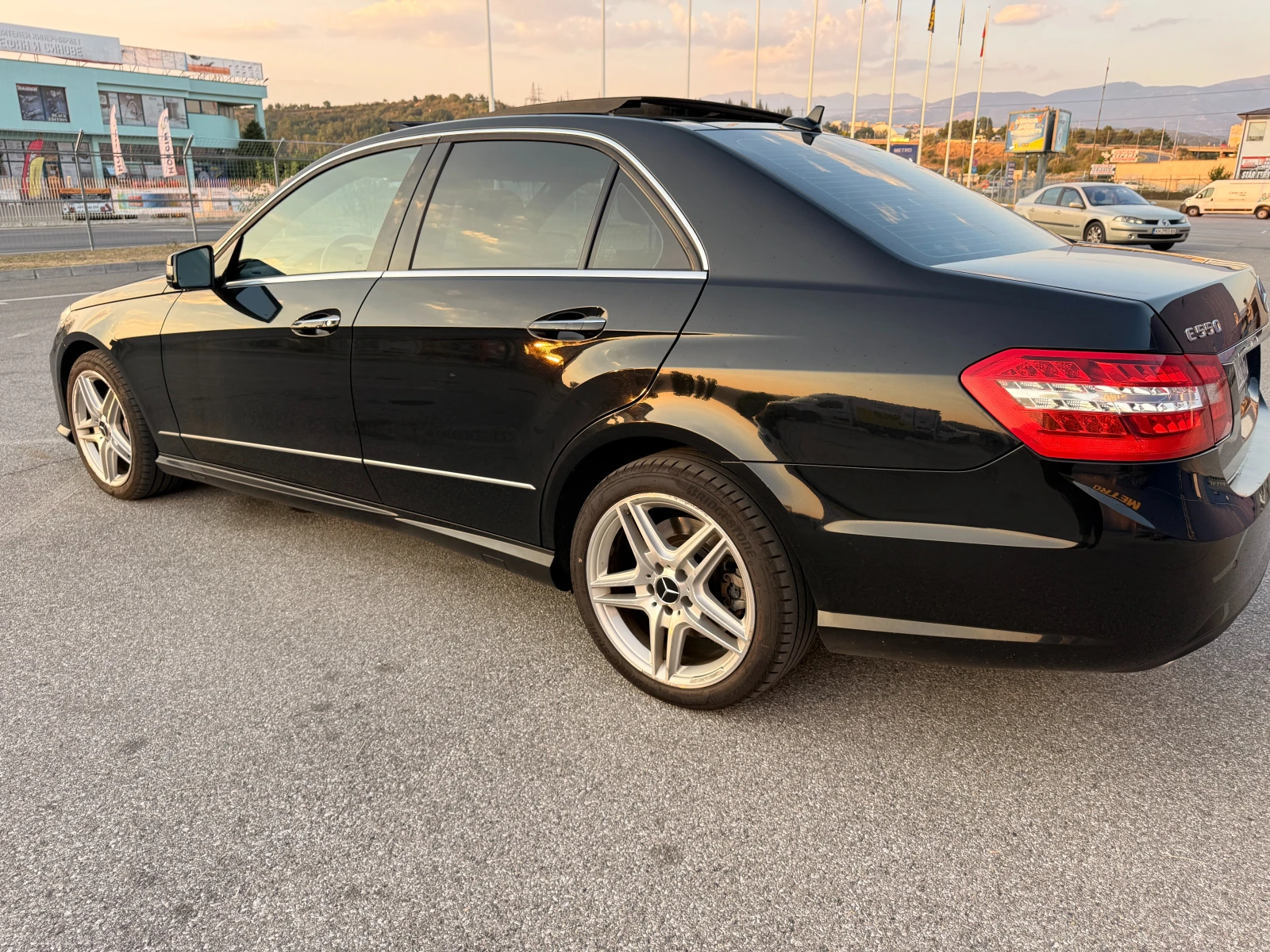 Mercedes-Benz E 500 AMG Line 4matic LPG Панорама масаж Night Visi, снимка 3 - Автомобили и джипове - 55695999