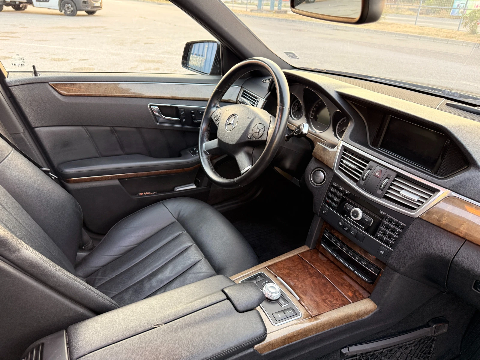 Mercedes-Benz E 500 AMG Line 4matic LPG Панорама масаж Night Visi, снимка 10 - Автомобили и джипове - 55695999