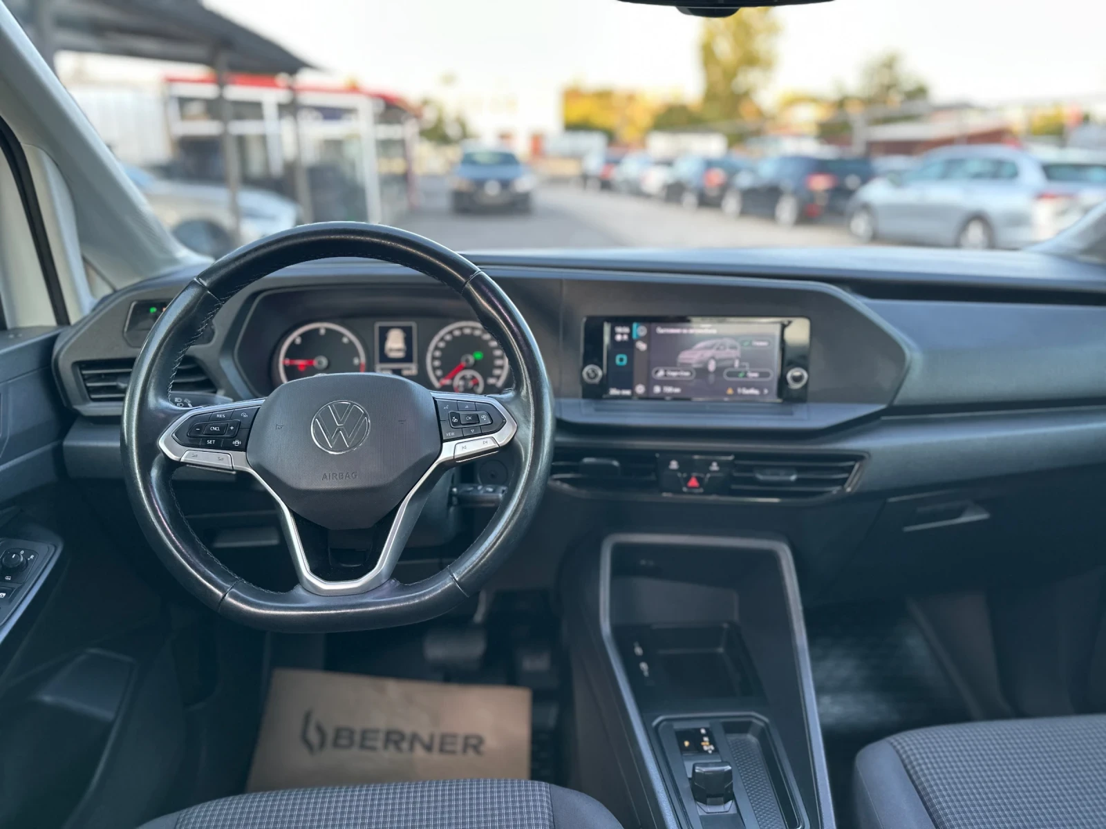 VW Caddy 2.0TDI/ЗАДНА КАМЕРА/DISTR/FULL/TOP, снимка 9 - Автомобили и джипове - 55905144