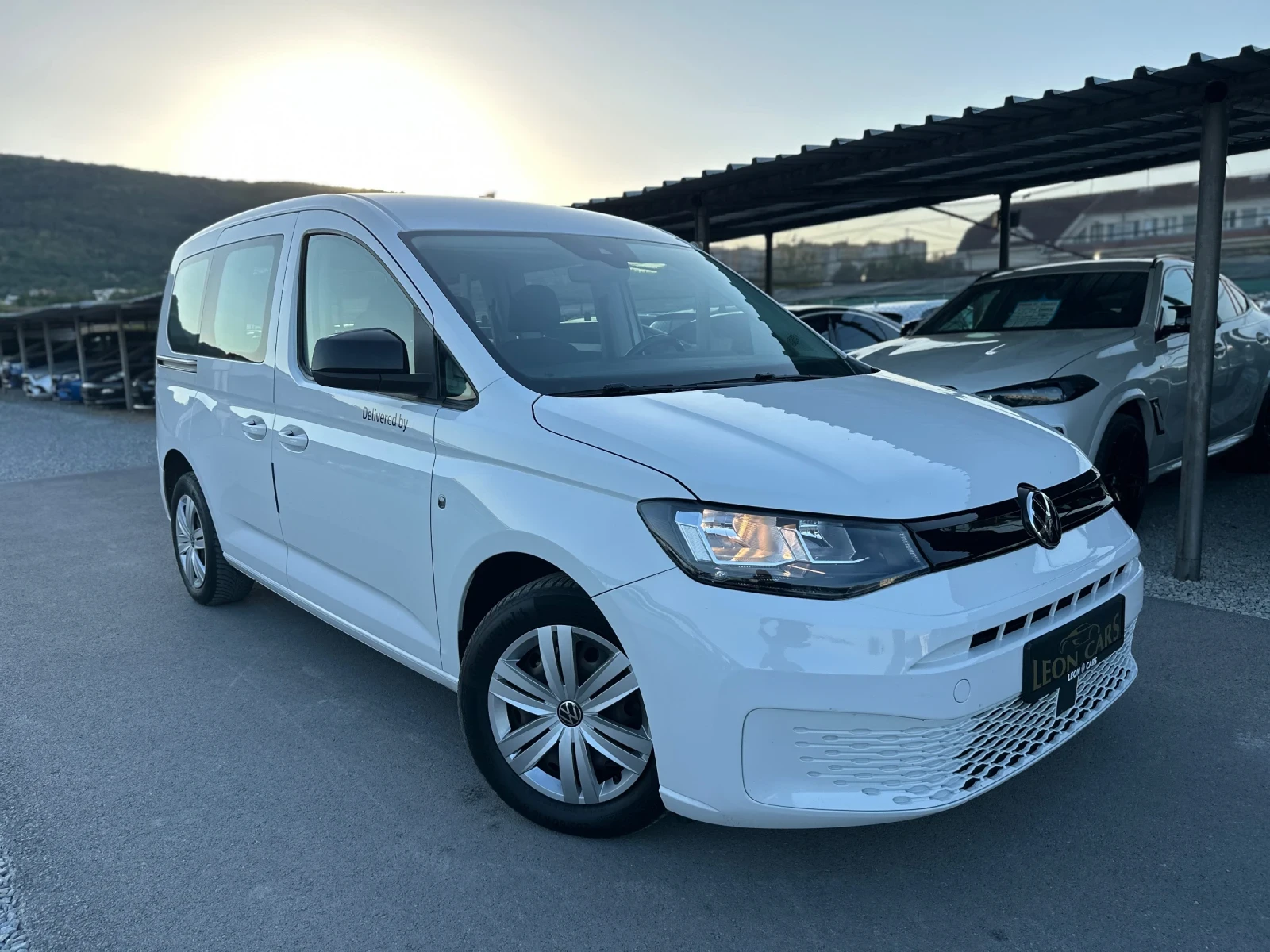 VW Caddy 2.0TDI/ЗАДНА КАМЕРА/DISTR/FULL/TOP, снимка 3 - Автомобили и джипове - 55905144