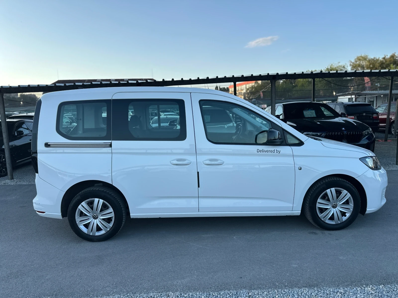 VW Caddy 2.0TDI/ЗАДНА КАМЕРА/DISTR/FULL/TOP, снимка 7 - Автомобили и джипове - 55905144