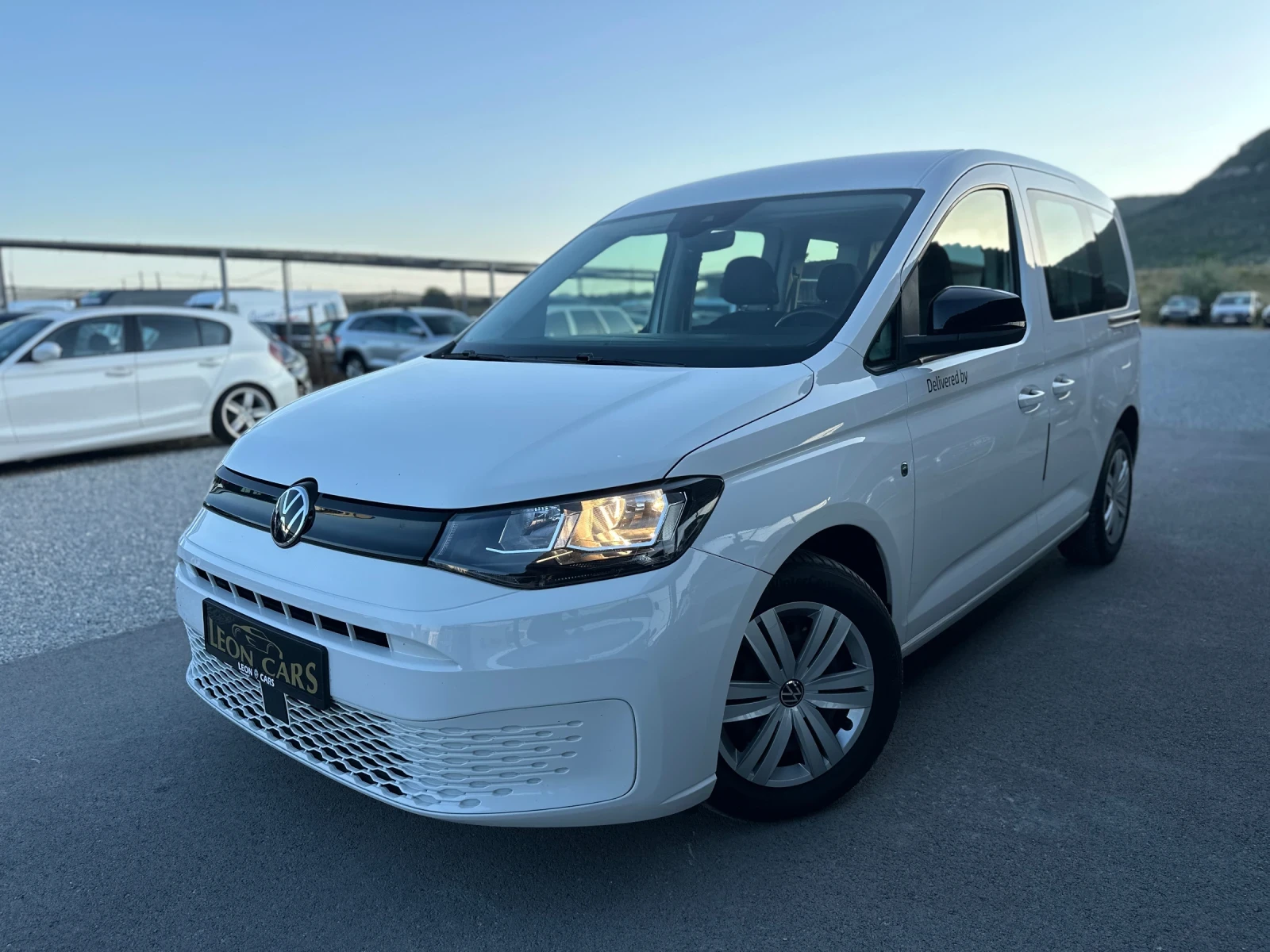 VW Caddy 2.0TDI/ЗАДНА КАМЕРА/DISTR/FULL/TOP, снимка 2 - Автомобили и джипове - 55905144