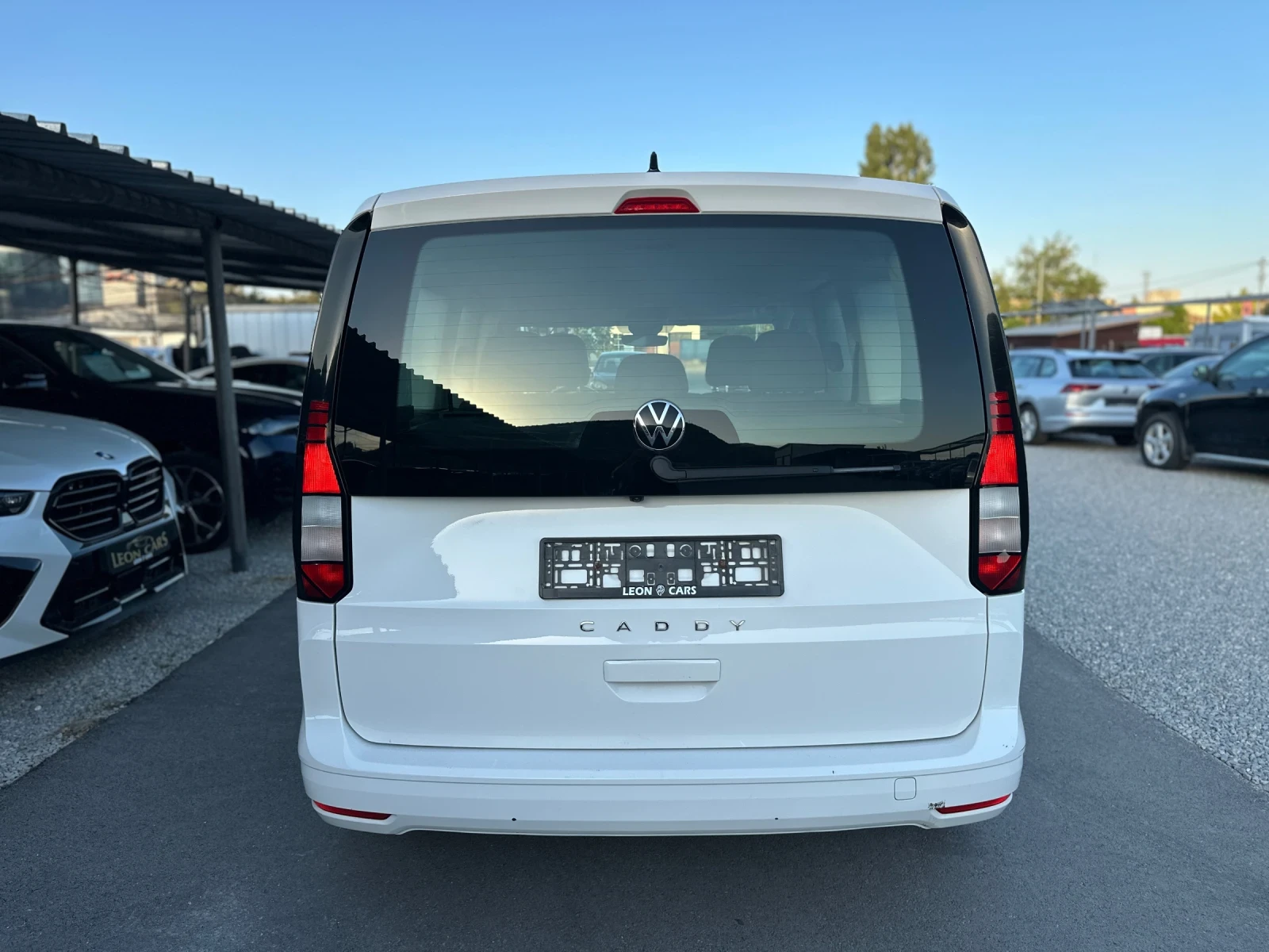 VW Caddy 2.0TDI/ЗАДНА КАМЕРА/DISTR/FULL/TOP, снимка 4 - Автомобили и джипове - 55905144