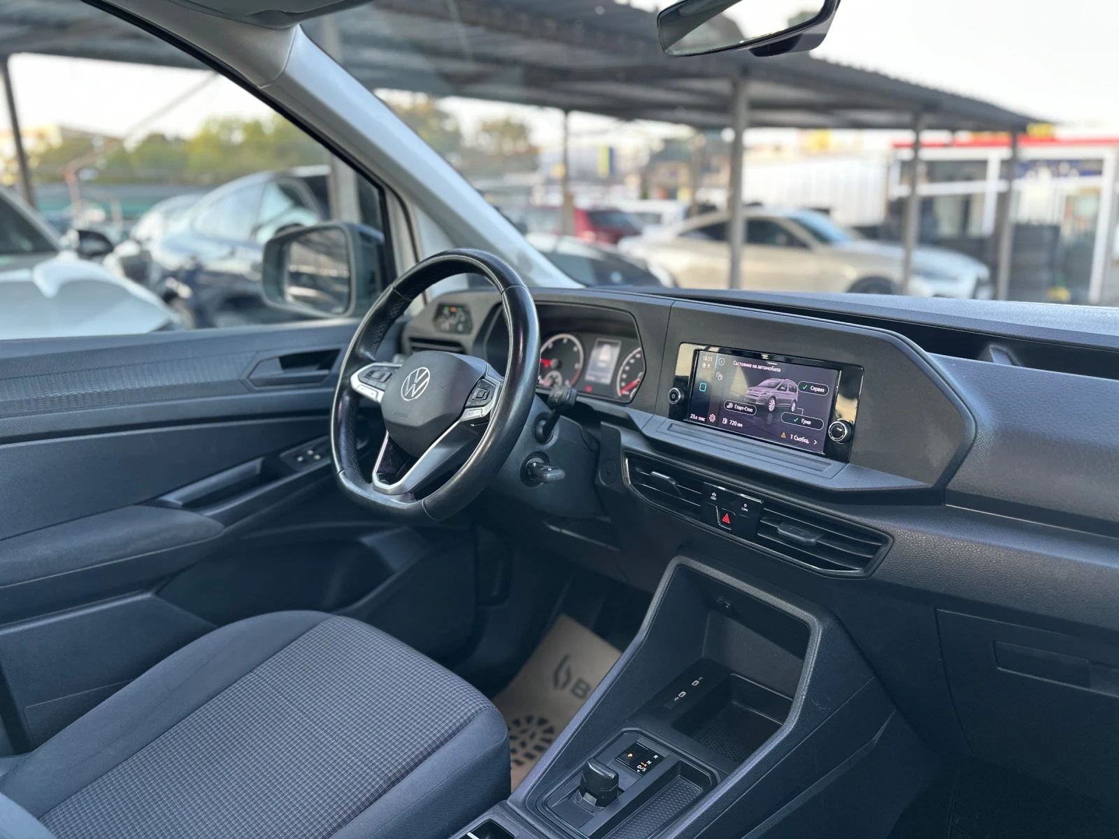 VW Caddy 2.0TDI/ЗАДНА КАМЕРА/DISTR/FULL/TOP, снимка 12 - Автомобили и джипове - 55905144