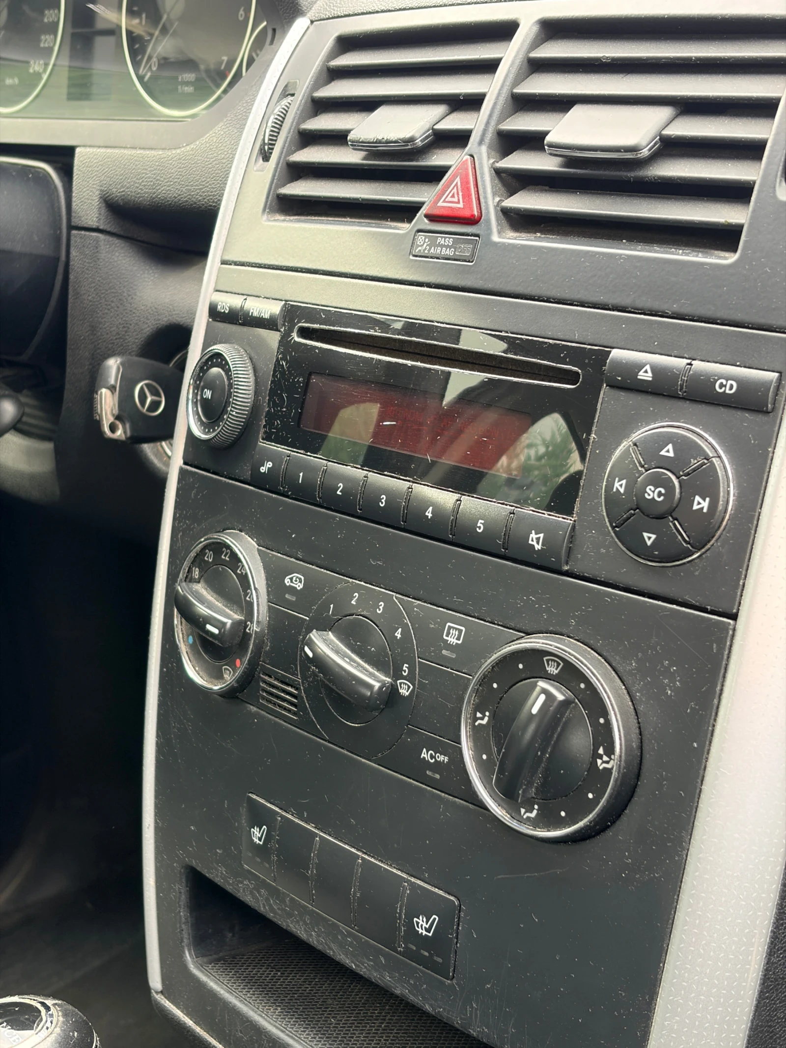 Mercedes-Benz A 150 1.5 i, снимка 12 - Автомобили и джипове - 56246250