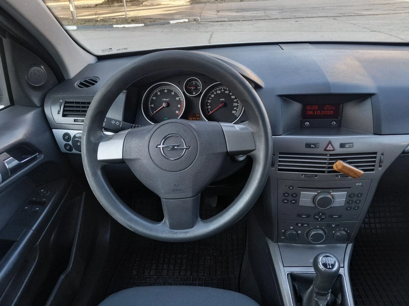 Opel Astra 1.6i, снимка 9 - Автомобили и джипове - 56417672