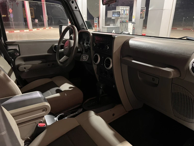 Jeep Wrangler Unlimited Sahara 3.8, снимка 9 - Автомобили и джипове - 51408354