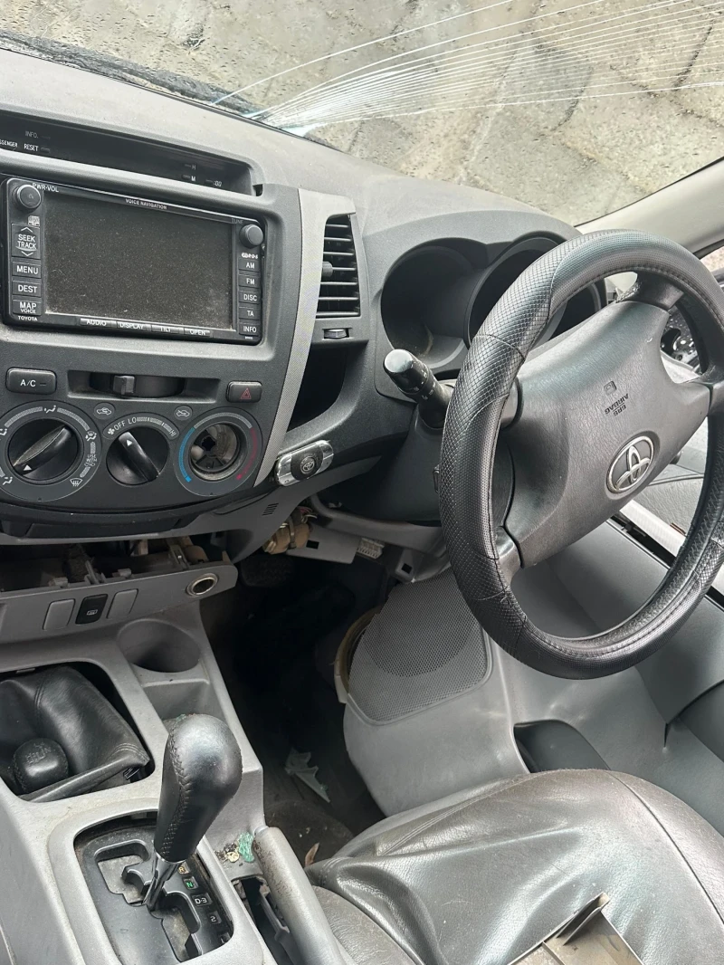 Toyota Hilux 3.0d АВТОМАТ НА ЧАСТИ, снимка 8 - Автомобили и джипове - 52634738