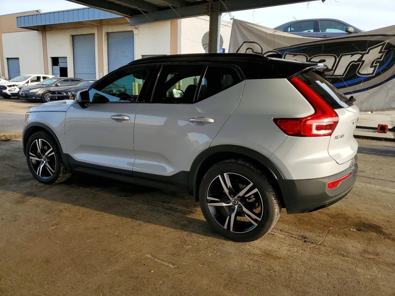 Volvo XC40 T5 R-DESIGN, снимка 4 - Автомобили и джипове - 53825702