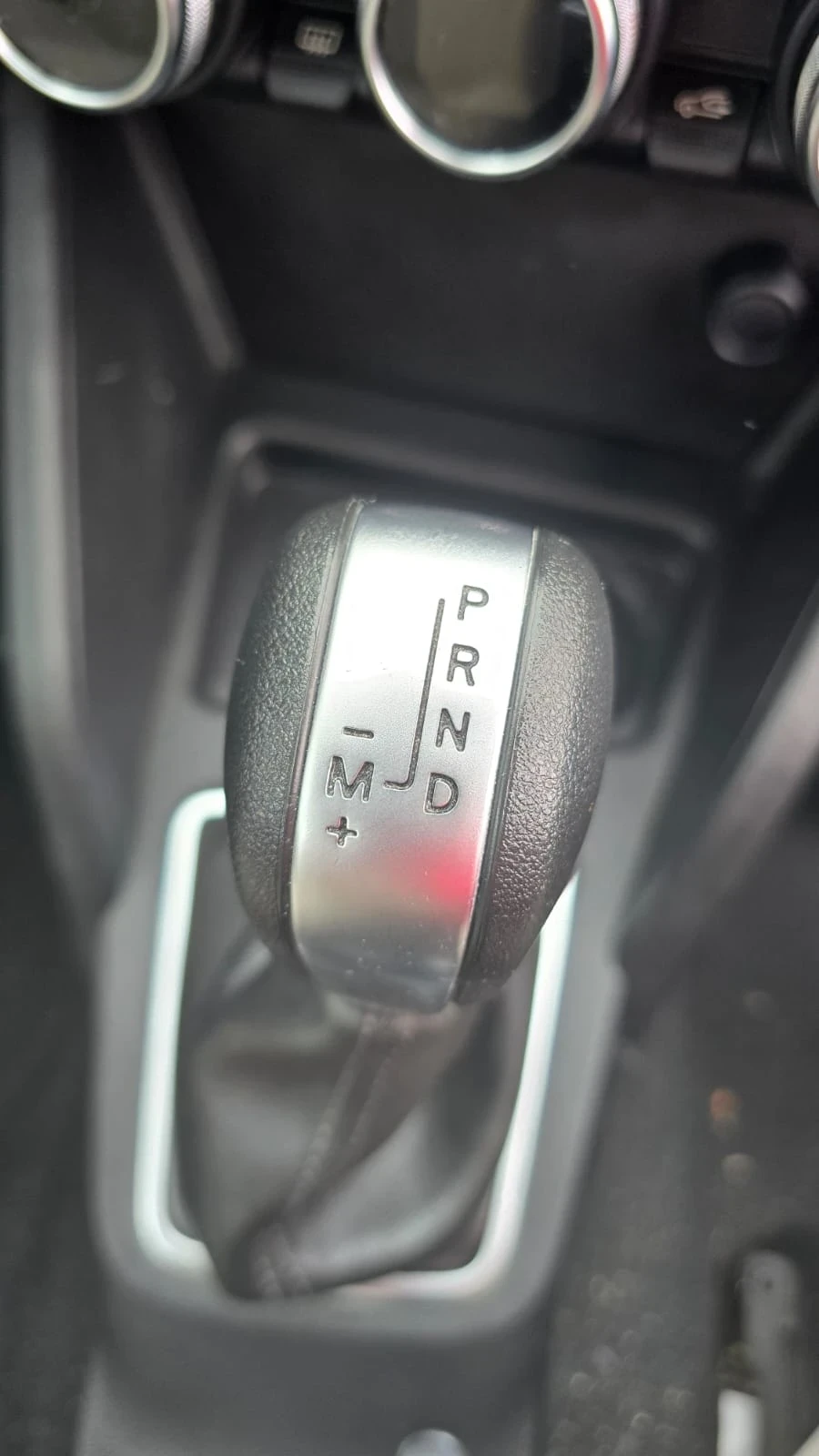 Dacia Duster 2.0i 16V 4x4, снимка 12 - Автомобили и джипове - 53905758