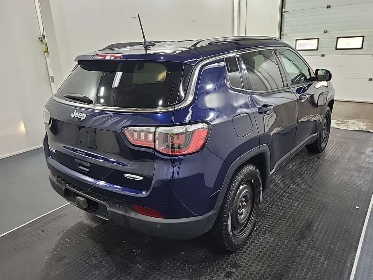 Jeep Compass NORTH| DISTRONIC| ПОДГРЕВ| 2 КЛЮЧА| CARFAX + ГУМИ, снимка 4 - Автомобили и джипове - 54497437