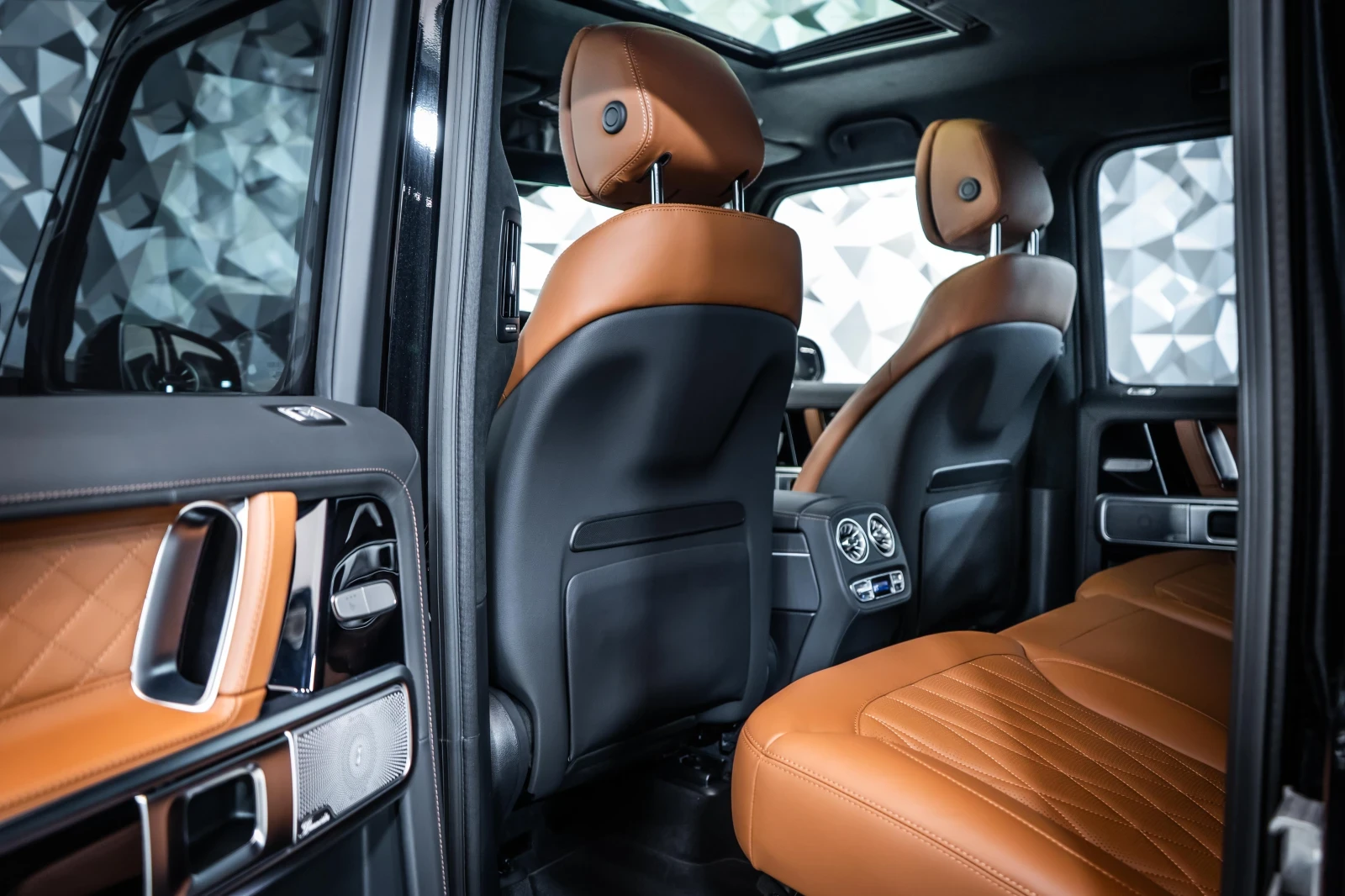 Mercedes-Benz G 450 d 4M AMG Night Pano Burm, снимка 12 - Автомобили и джипове - 54609594