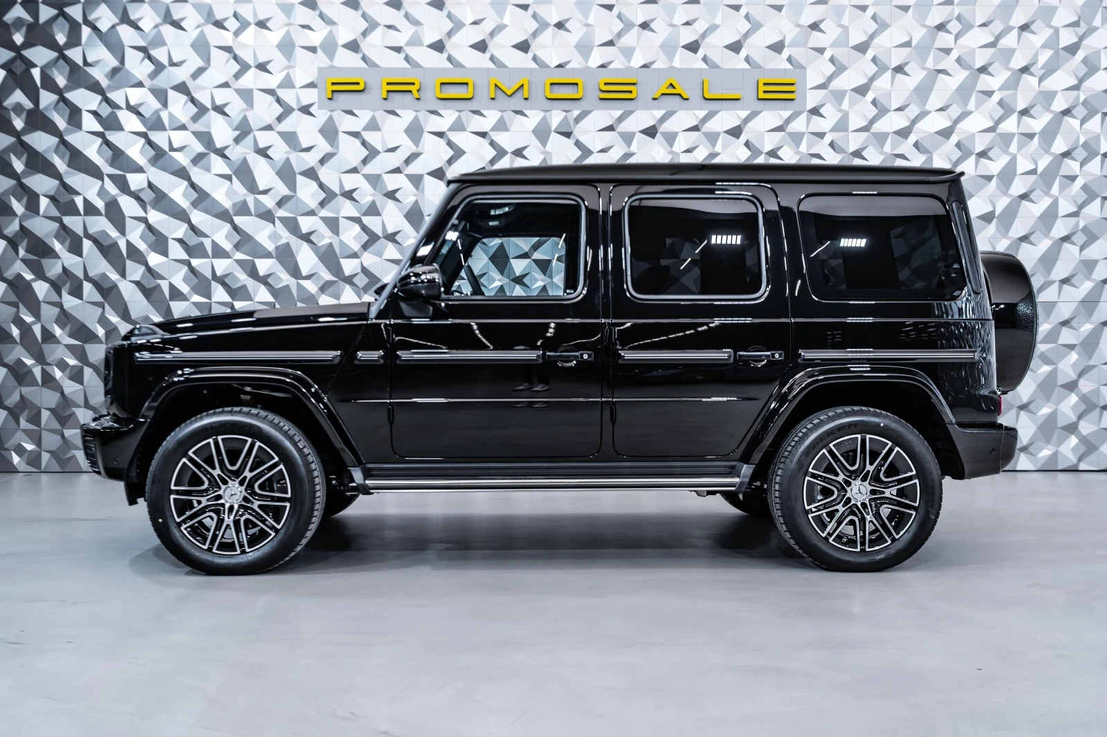 Mercedes-Benz G 450 d 4M AMG Night Pano Burm, снимка 3 - Автомобили и джипове - 54609594