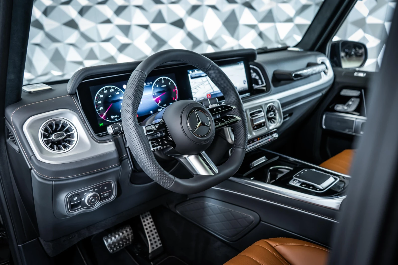 Mercedes-Benz G 450 d 4M AMG Night Pano Burm, снимка 8 - Автомобили и джипове - 54609594