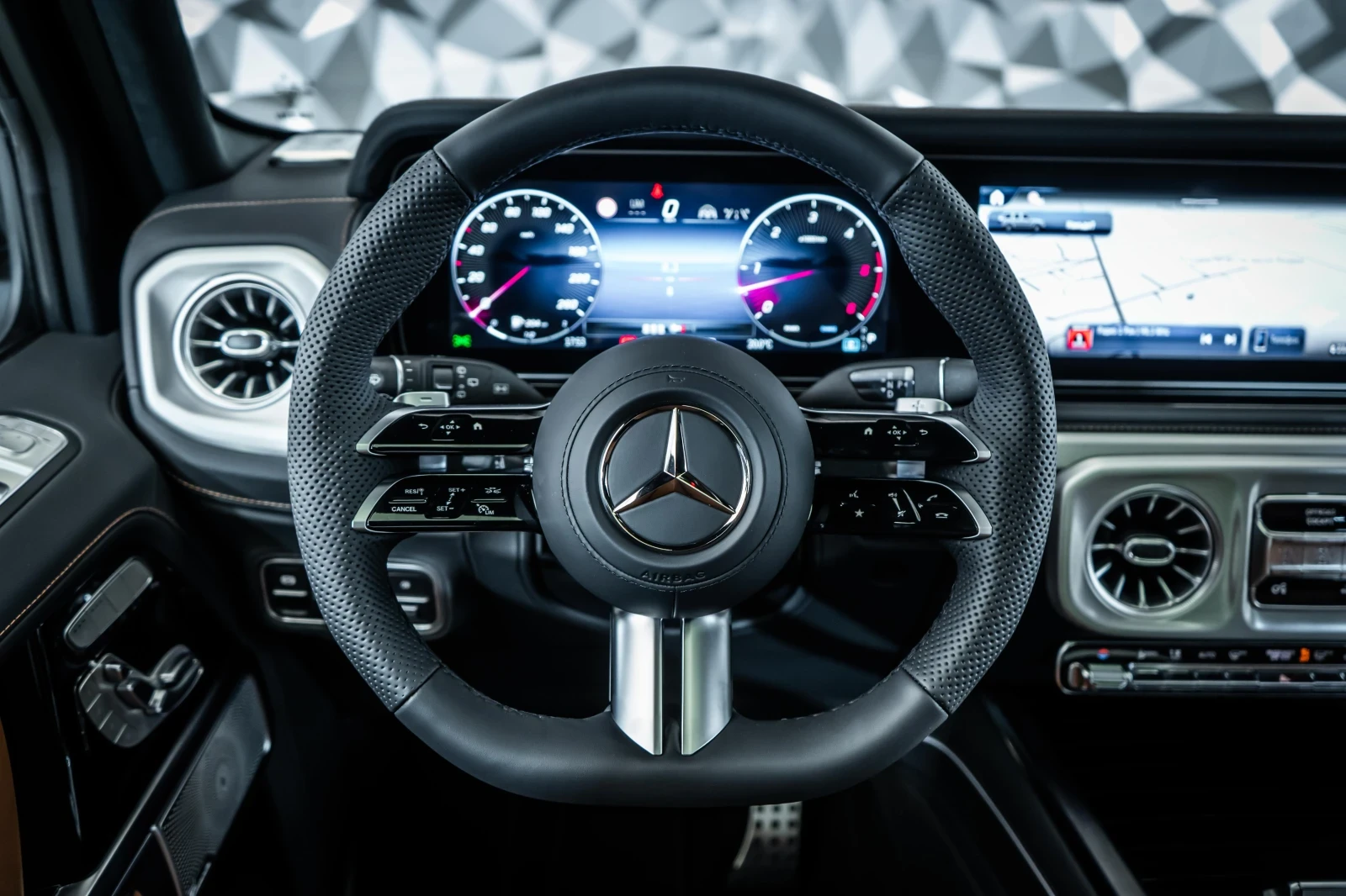 Mercedes-Benz G 450 d 4M AMG Night Pano Burm, снимка 14 - Автомобили и джипове - 54609594
