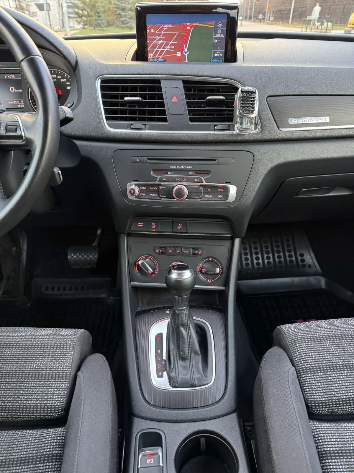 Audi Q3 2.0 TDI (177 Hp) quattro S tronic * История* ВИДЕО, снимка 12 - Автомобили и джипове - 54910620