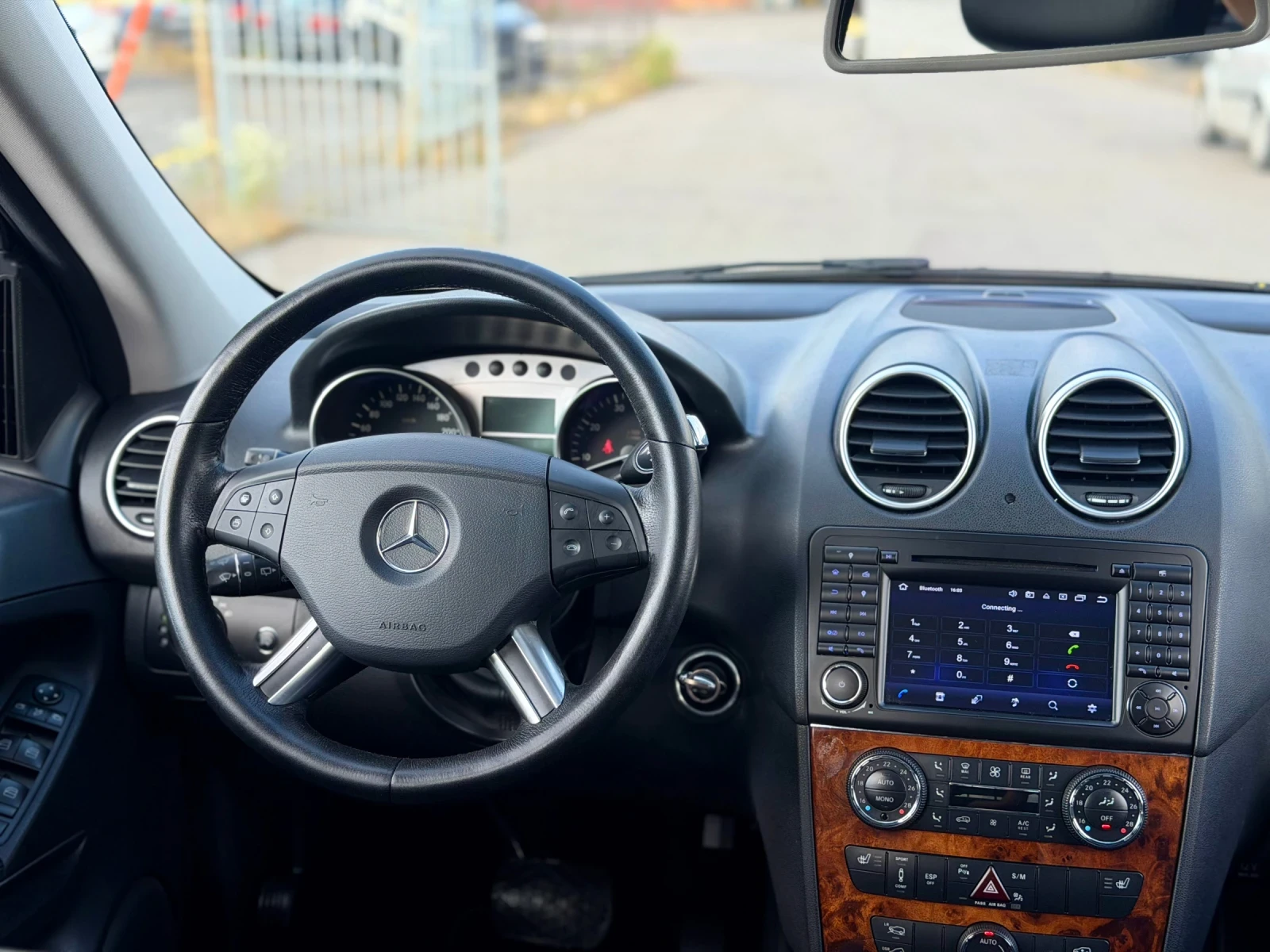 Mercedes-Benz ML 500 AMG PAKET Car Play Като нов 203хил км 306к.с, снимка 13 - Автомобили и джипове - 55062730