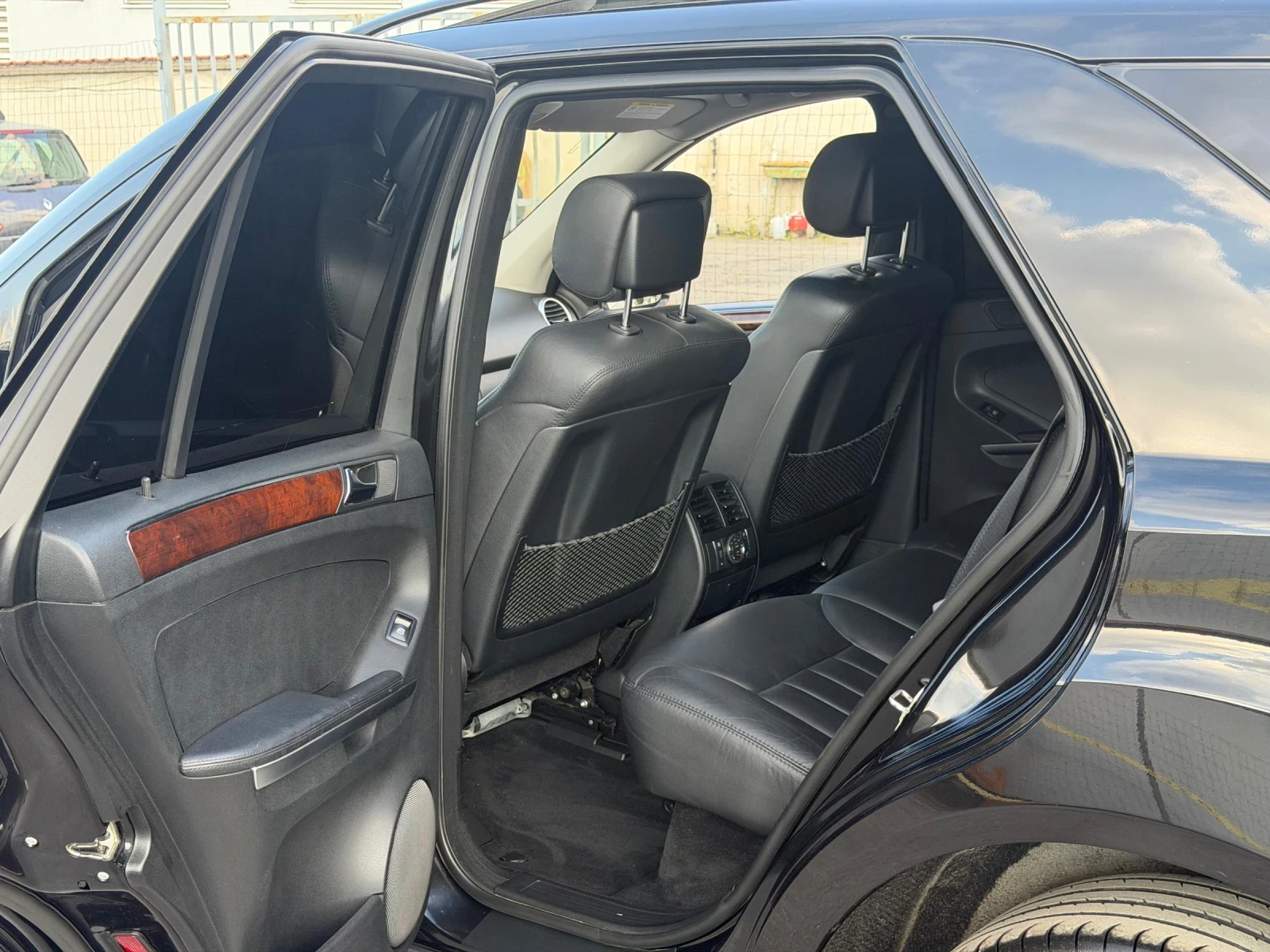 Mercedes-Benz ML 500 AMG PAKET Car Play Като нов 203хил км 306к.с, снимка 11 - Автомобили и джипове - 55062730