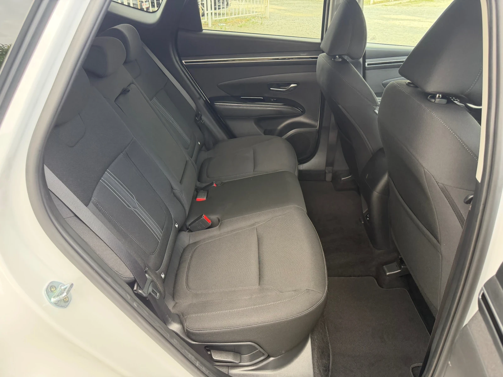 Hyundai Tucson 1.6 БЕНЗИН / АВТОМАТИК / САМОШОФИРАНЕ / ДИСТРОНИК, снимка 13 - Автомобили и джипове - 55062831