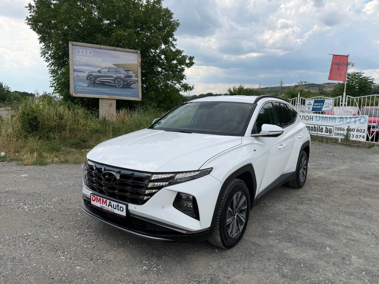Hyundai Tucson 1.6 БЕНЗИН / АВТОМАТИК / САМОШОФИРАНЕ / ДИСТРОНИК